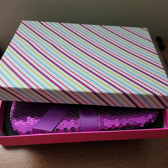 Ready To Give The Gift To Love One's. - Picture 3 of 6